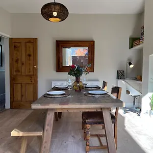  Holiday home Beautiful 2 Bedroom Townhouse.